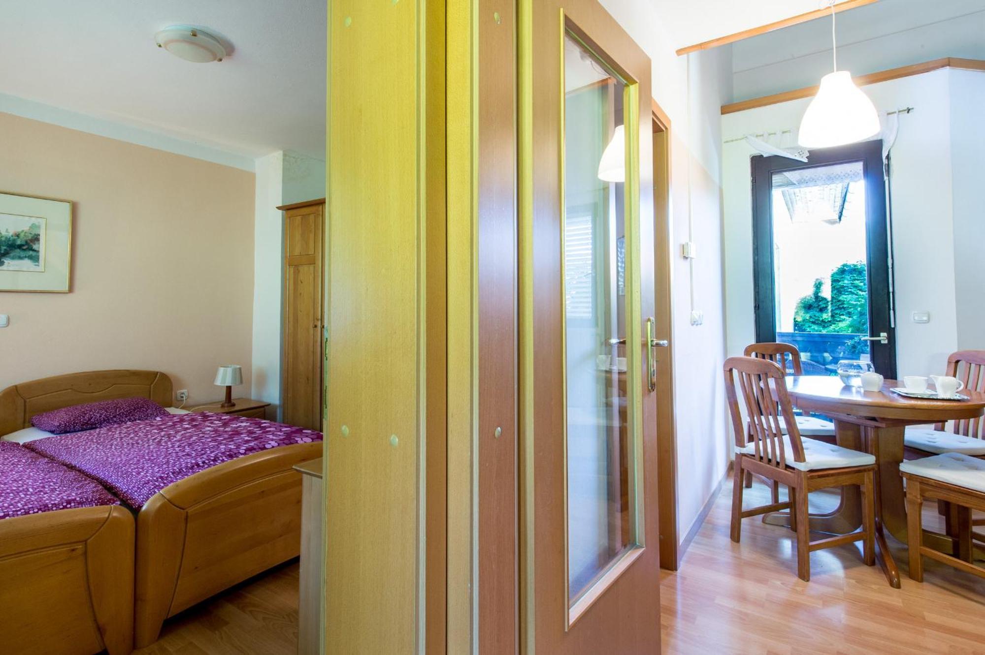 Apartments Jaka Dolenjske Toplice Værelse billede